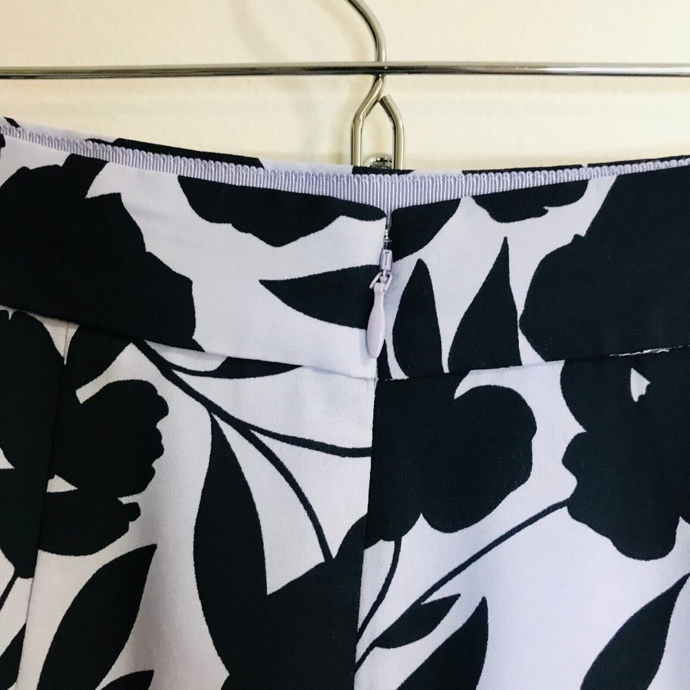Ann Taylor Floral Wrap Skirt Size 4 Pencil Knee Length Light / Navy Blue - Picture 5 of 9
